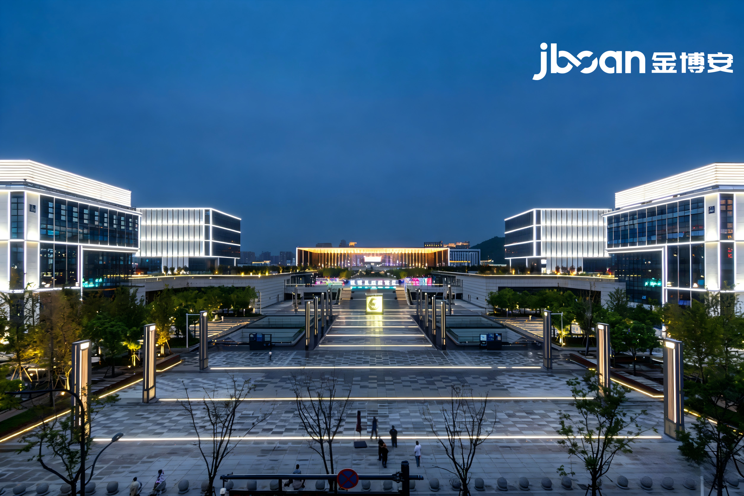 光感筑城，2万套匠心点亮城市门户——JBOAN金博安重塑车站广场与楼宇夜景美学(图1)