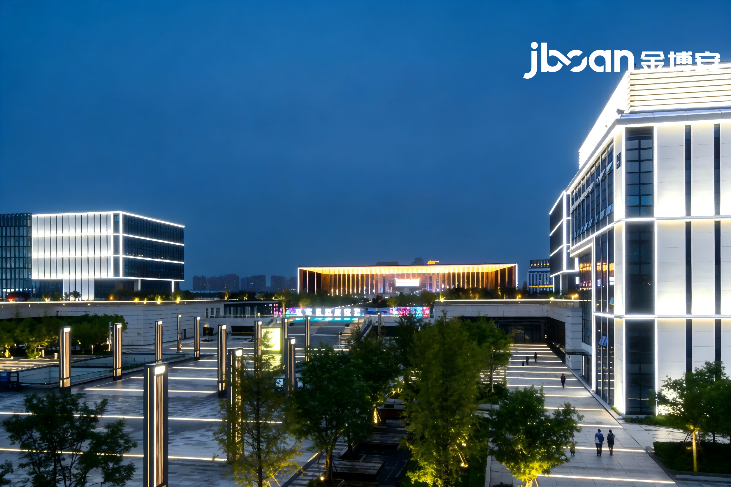 光感筑城，2万套匠心点亮城市门户——JBOAN金博安重塑车站广场与楼宇夜景美学(图3)
