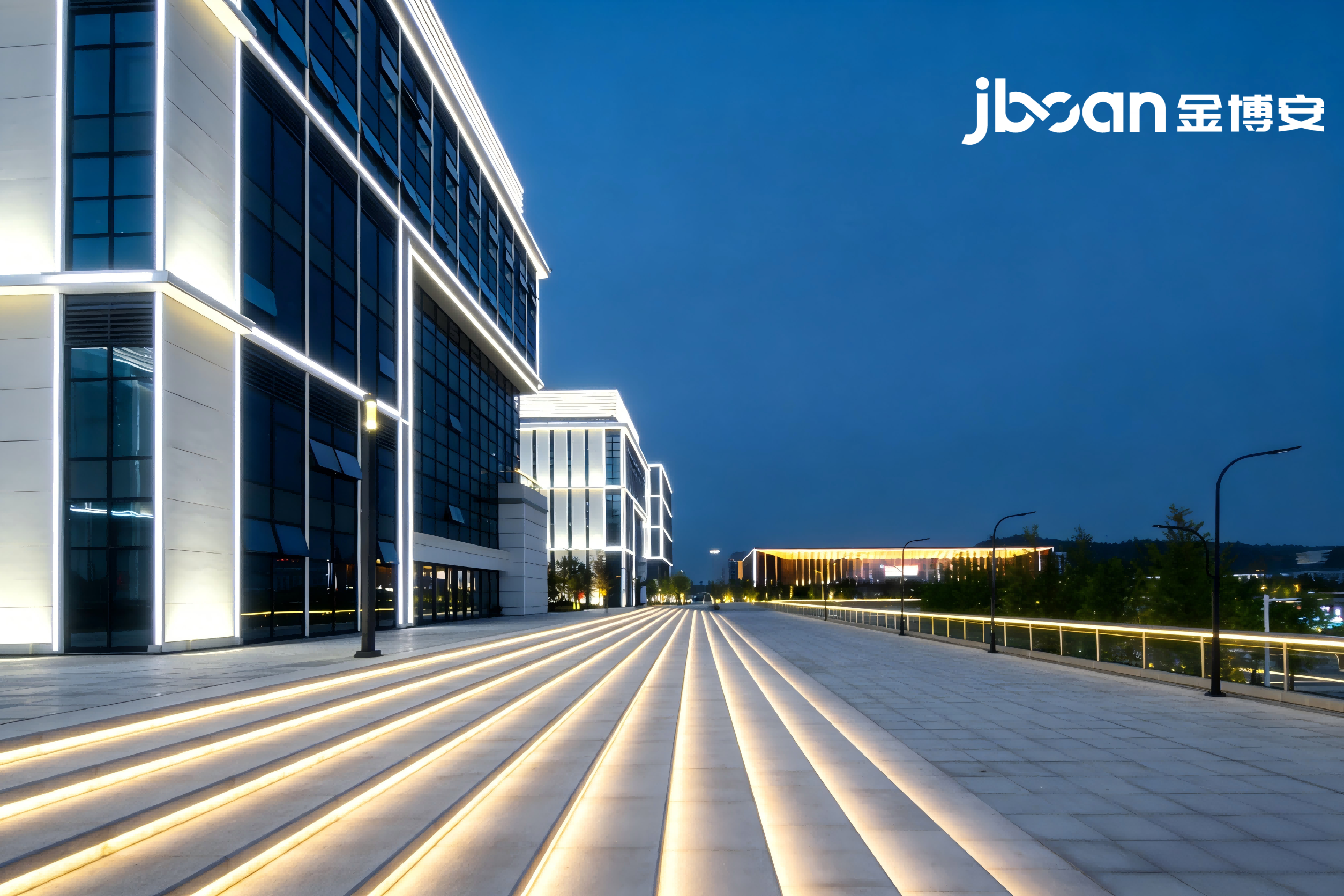 光感筑城，2万套匠心点亮城市门户——JBOAN金博安重塑车站广场与楼宇夜景美学(图4)