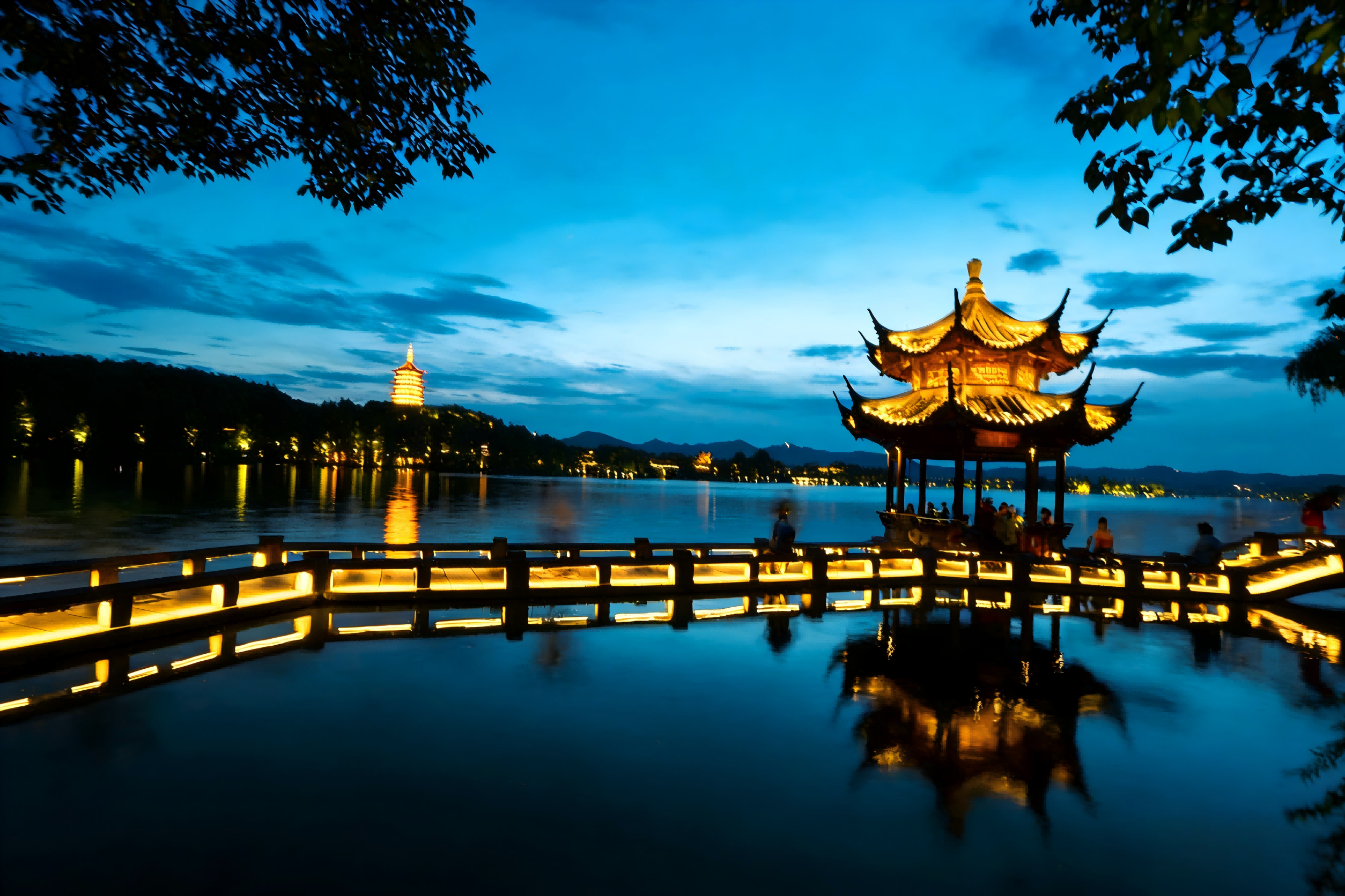 JBOAN金博安IP68级防水霓虹灯点亮西湖廊桥(图4)