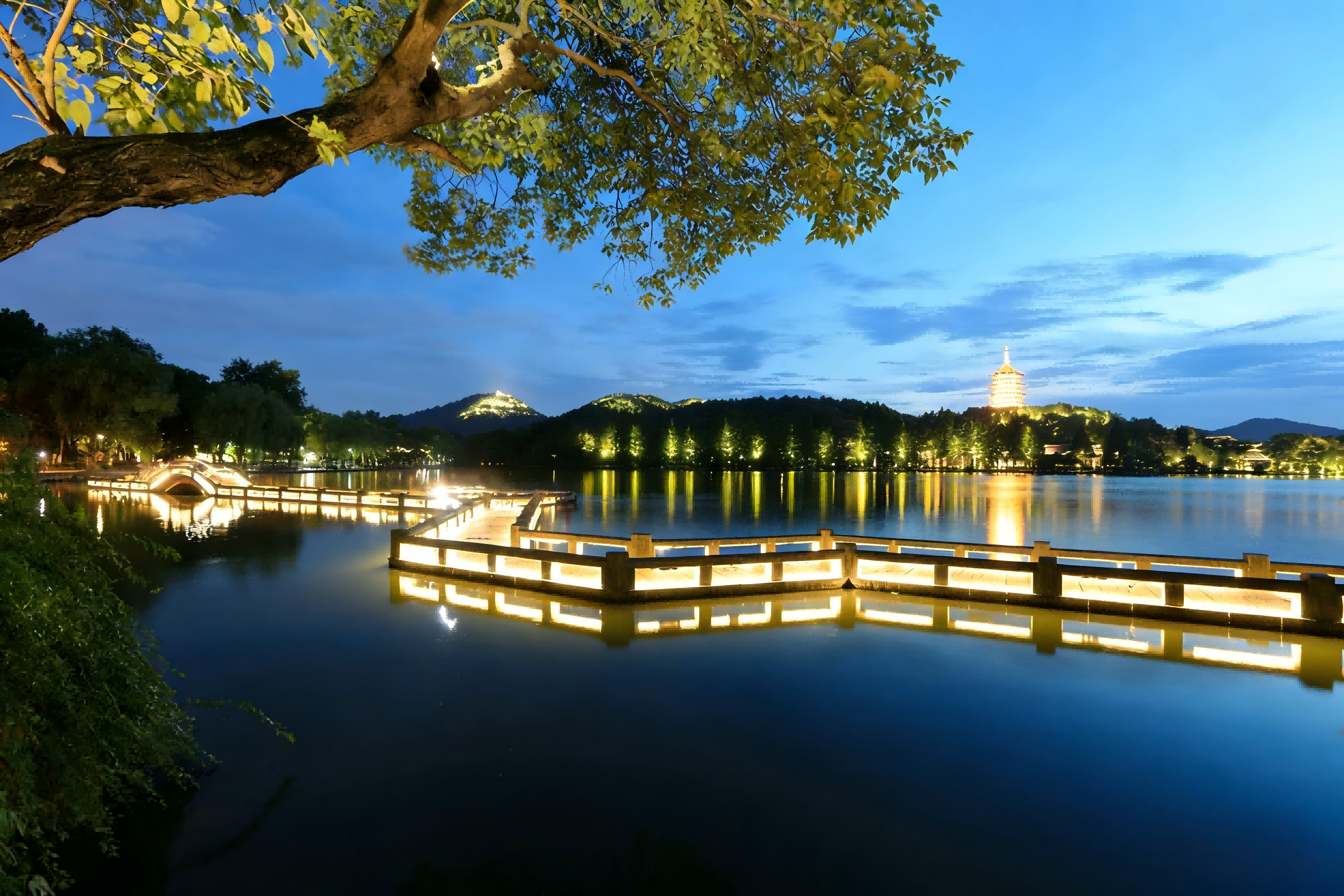 JBOAN金博安IP68级防水霓虹灯点亮西湖廊桥(图3)