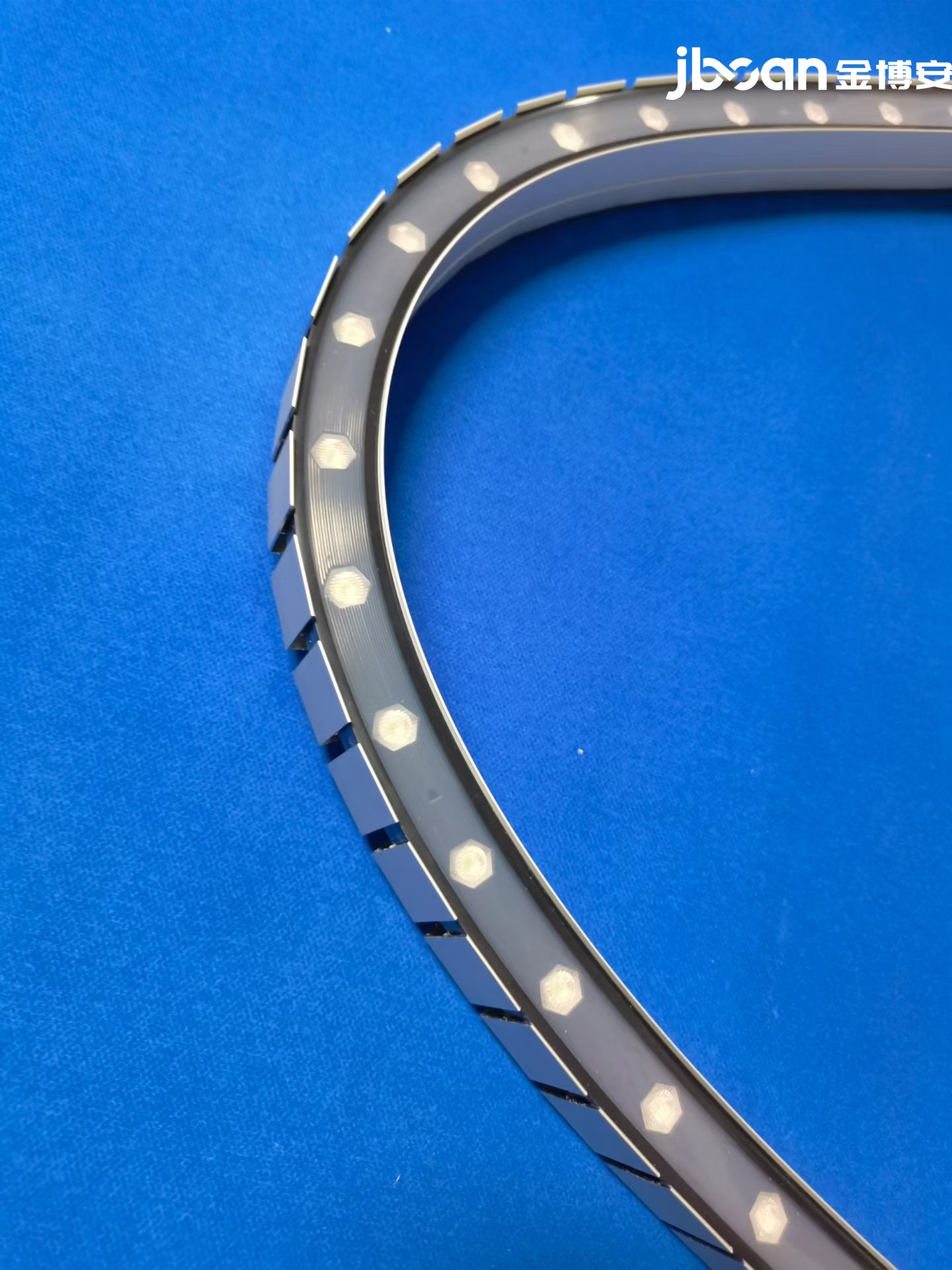 告别楼宇亮化安装痛点 金博安定制柔性洗墙灯/霓虹灯(图1)