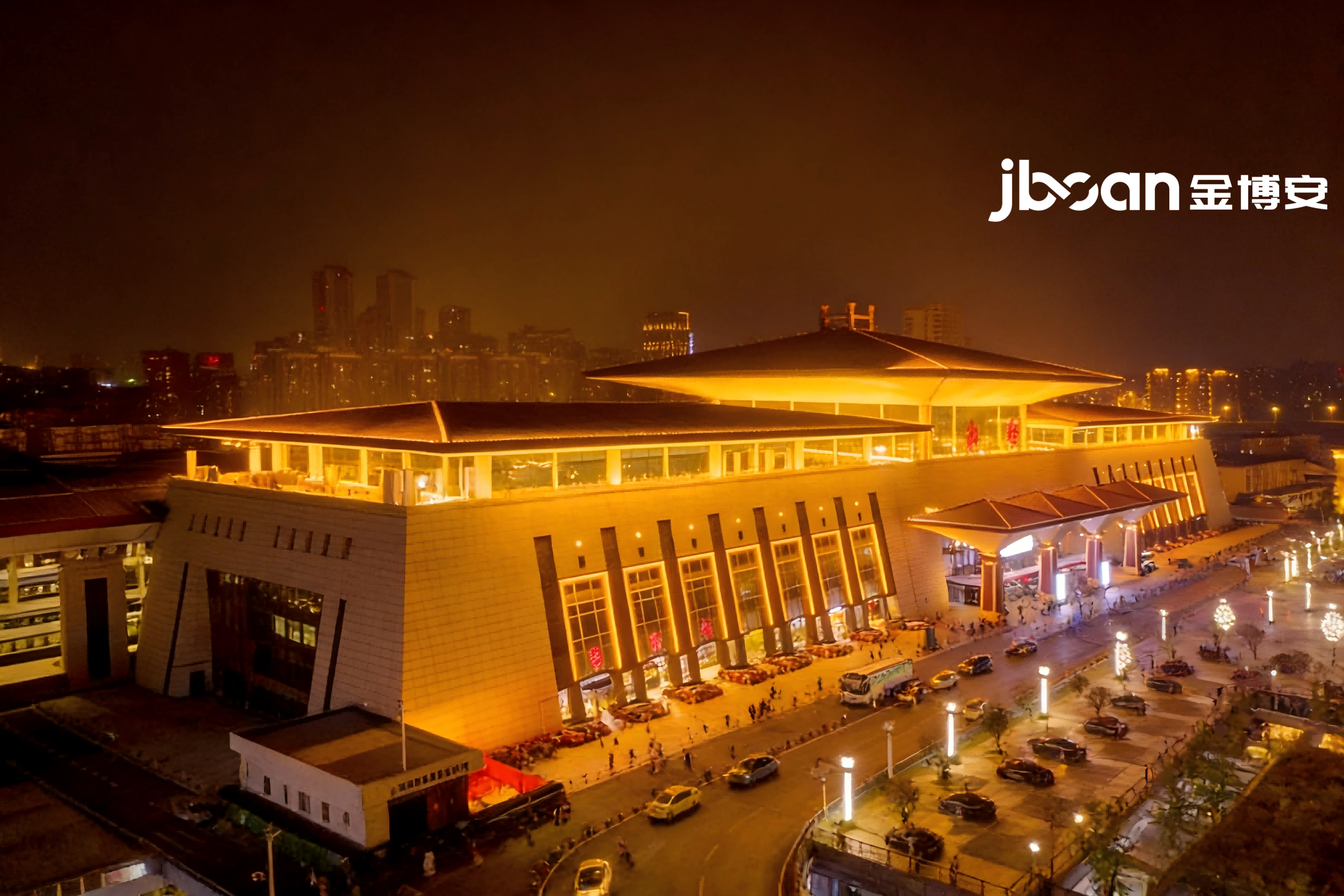 金博安3000K暖光洗墙灯，焕新武昌火车站外墙夜景地标