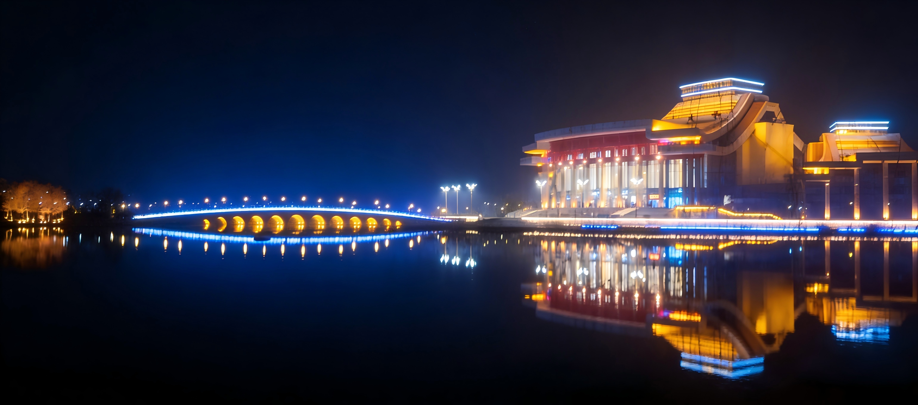 暖光映水岸，夜醉夏都东湖｜JBOAN金博安点亮河岸诗意夜景(图2)