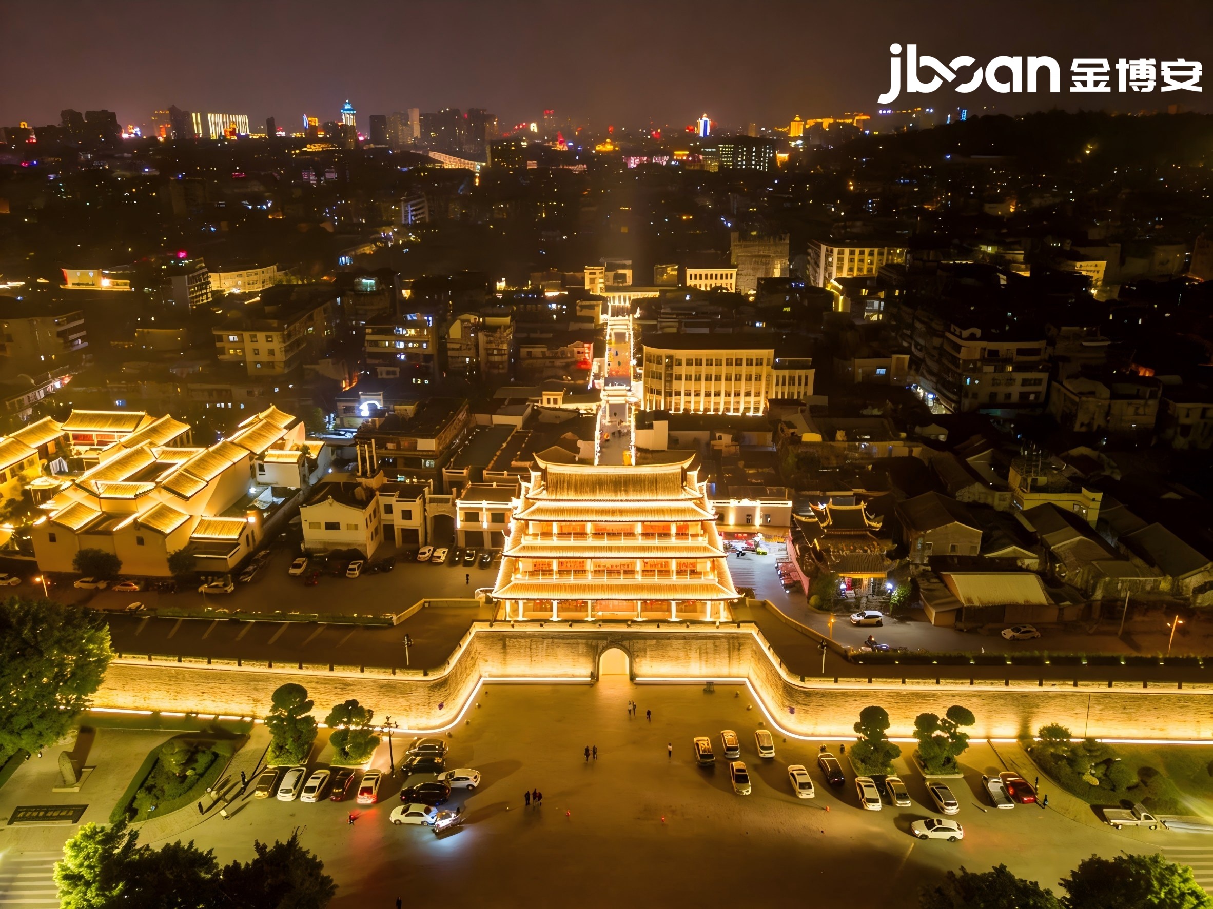 暖光筑潮魂，灯耀古城墙｜JBOAN金博安焕亮潮州牌坊街城楼夜景(图2)