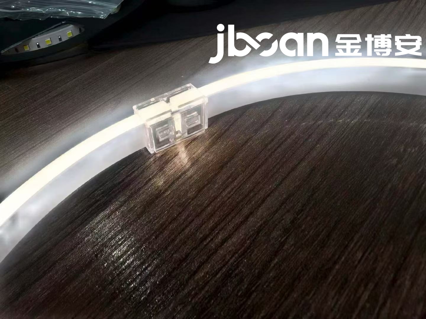JBOAN 专用对接头 攻克长距离幕墙亮化 无缝拼接告别暗区断层(图1) JBOAN 专用对接头 攻克长距离幕墙亮化 无缝拼接告别暗区断层(图1)