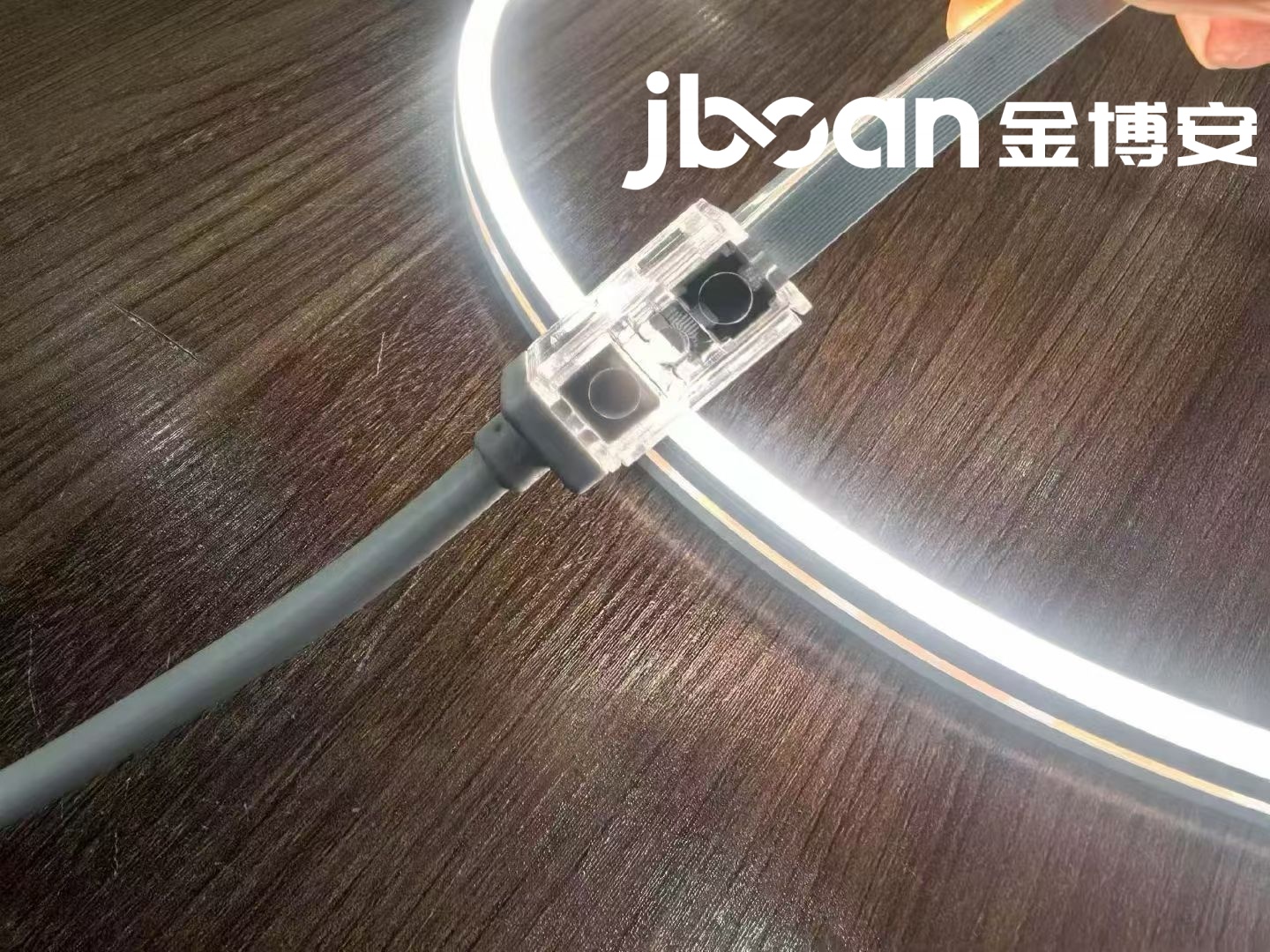 JBOAN 专用对接头 攻克长距离幕墙亮化 无缝拼接告别暗区断层(图2) JBOAN 专用对接头 攻克长距离幕墙亮化 无缝拼接告别暗区断层(图2)